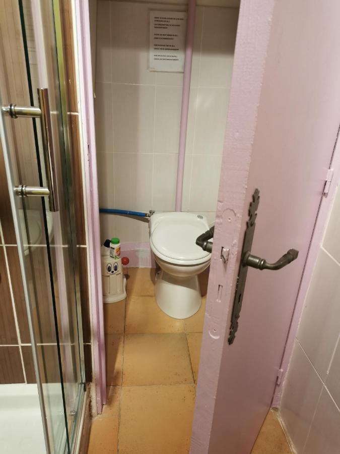 Appartement En Sous Sol De Villa Avec Acces Jardin Et Piscine Marseille Luaran gambar
