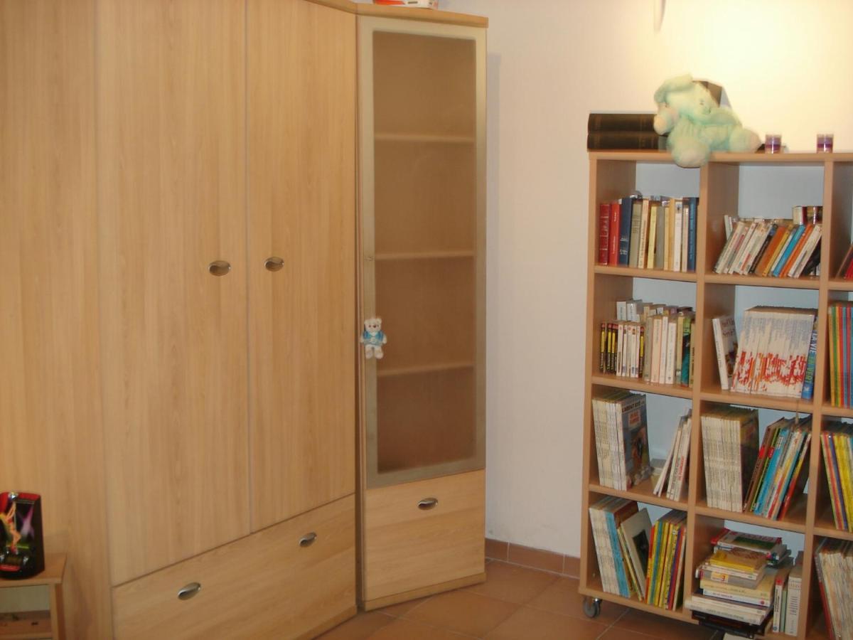 Appartement En Sous Sol De Villa Avec Acces Jardin Et Piscine Marseille Luaran gambar