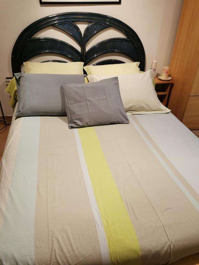Appartement En Sous Sol De Villa Avec Acces Jardin Et Piscine Marseille Luaran gambar
