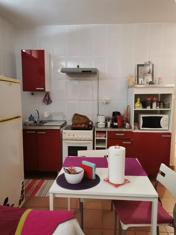Appartement En Sous Sol De Villa Avec Acces Jardin Et Piscine Marseille Luaran gambar