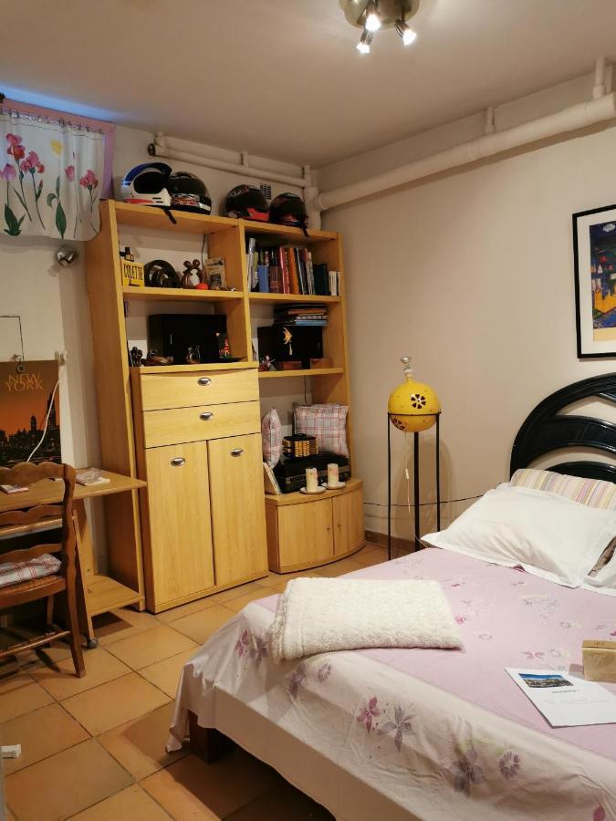 Appartement En Sous Sol De Villa Avec Acces Jardin Et Piscine Marseille Luaran gambar
