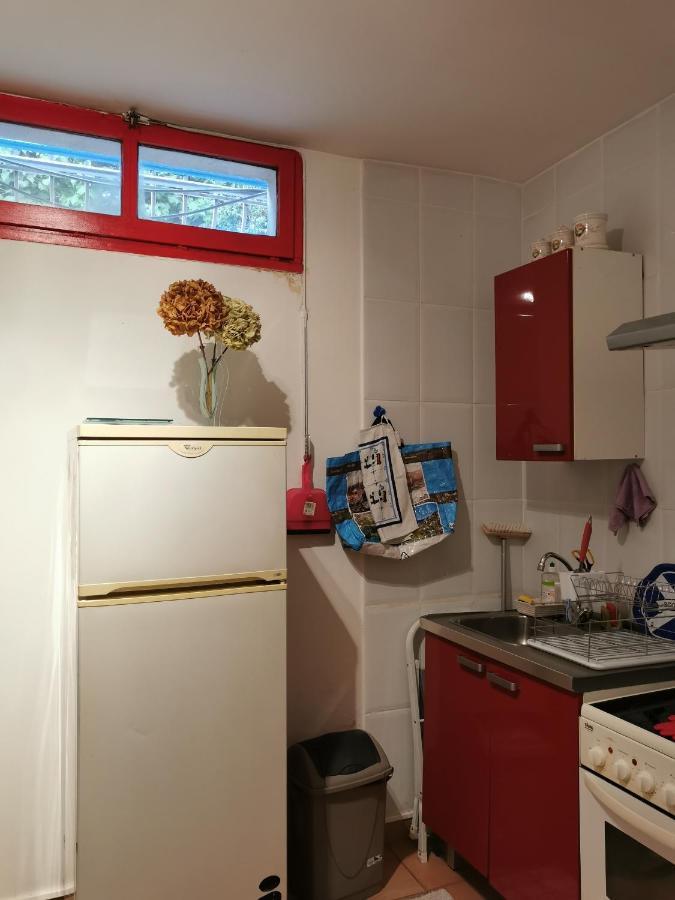Appartement En Sous Sol De Villa Avec Acces Jardin Et Piscine Marseille Luaran gambar