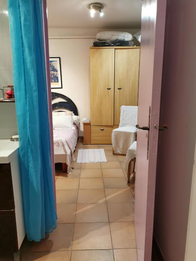 Appartement En Sous Sol De Villa Avec Acces Jardin Et Piscine Marseille Luaran gambar