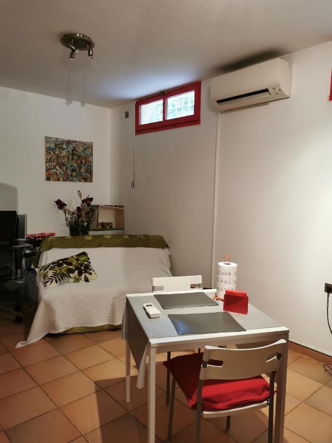 Appartement En Sous Sol De Villa Avec Acces Jardin Et Piscine Marseille Luaran gambar
