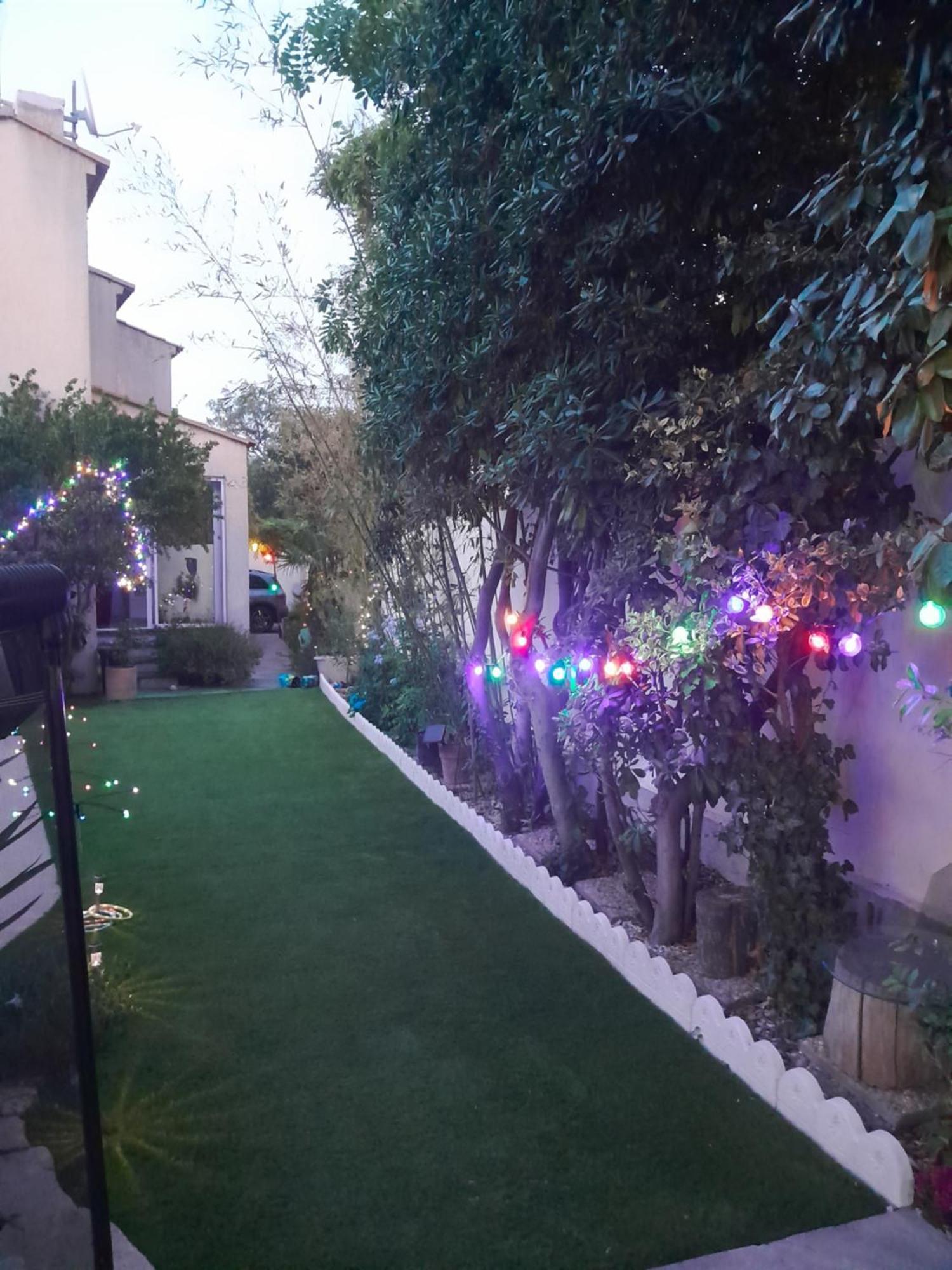 Appartement En Sous Sol De Villa Avec Acces Jardin Et Piscine Marseille Luaran gambar